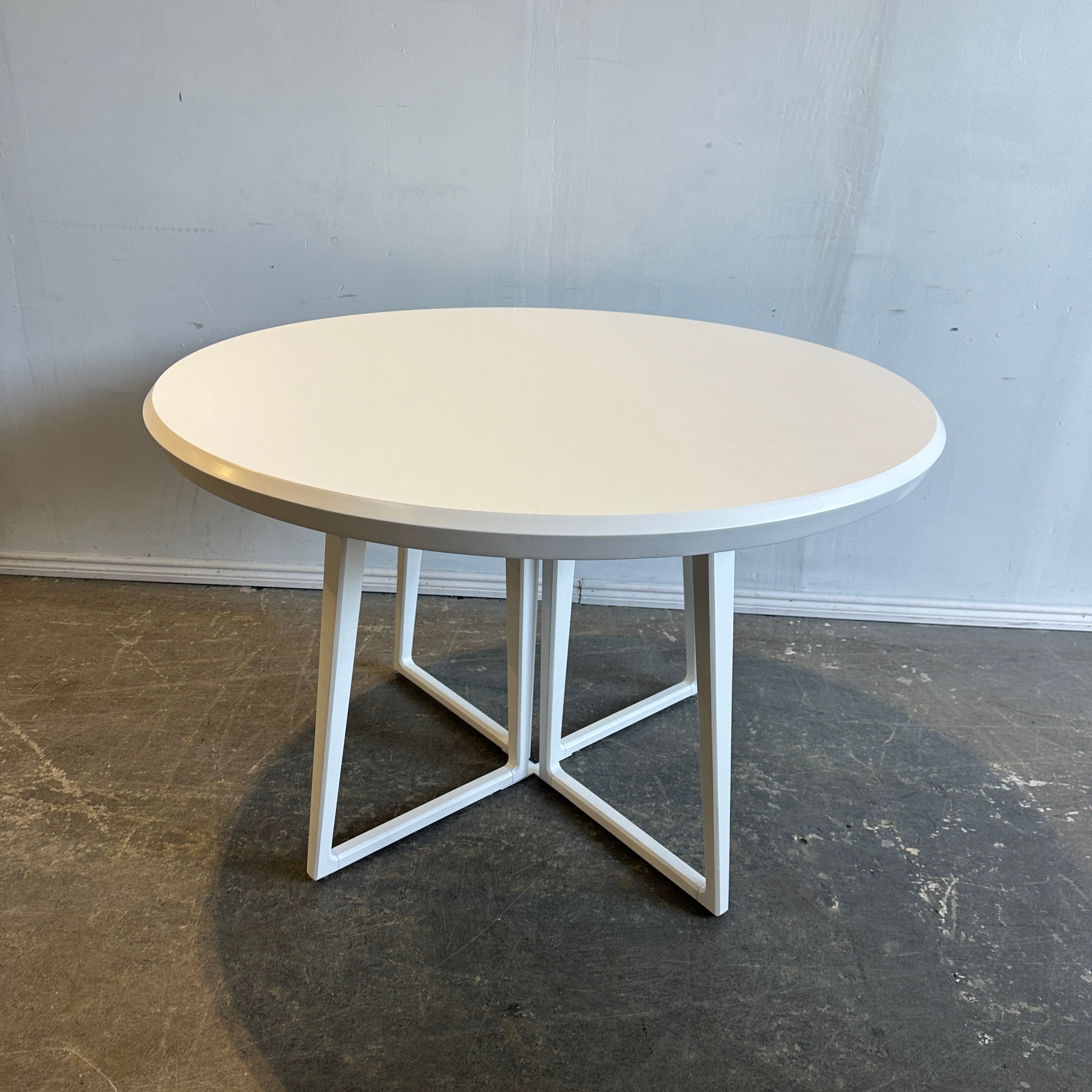 serena and lily white table Serena and Lily Downing Round Dining Table – enliven mart