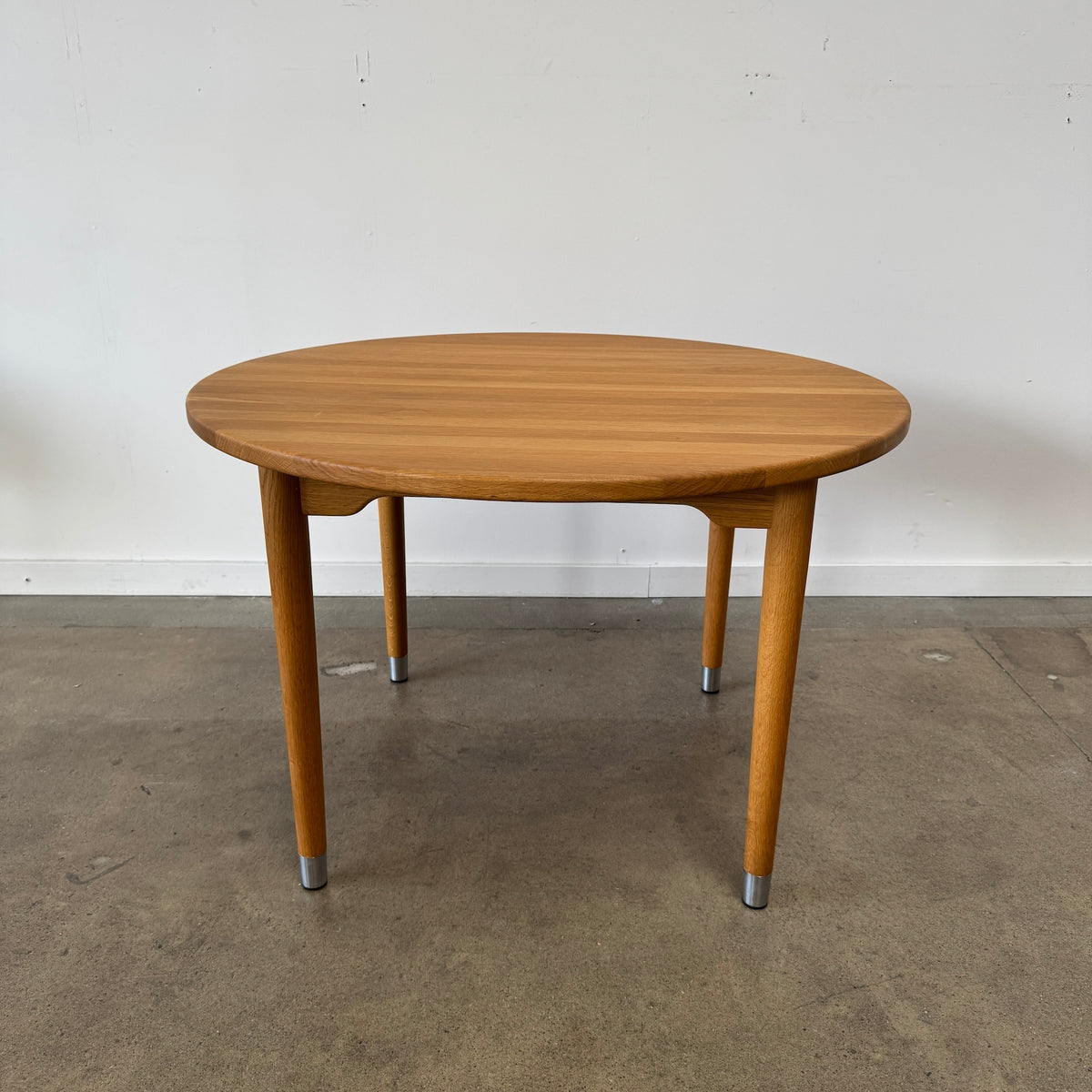Danish Modern Extandable Teakwood Dining table by Johannes Andersen