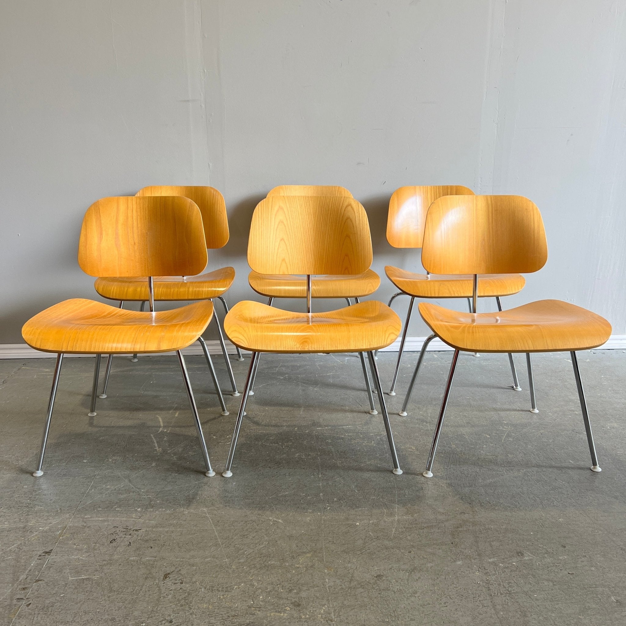 Herman Miller Eames Molded Plywood (Set of )Dining Chairs