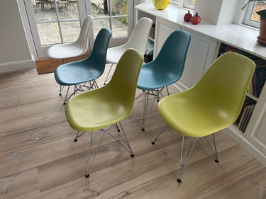Authentic! Eames set of 6 Dining Chairs by Vitra