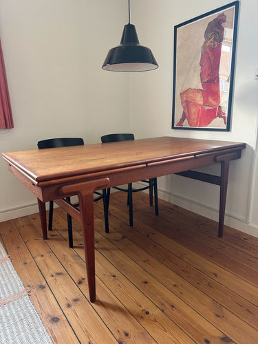 Danish Modern Teak Expandable dining table by Ejvind Johansson for Ivan Gern