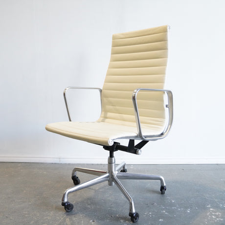 Authentic! Herman Miller Eames Aluminum Executive Group Chair