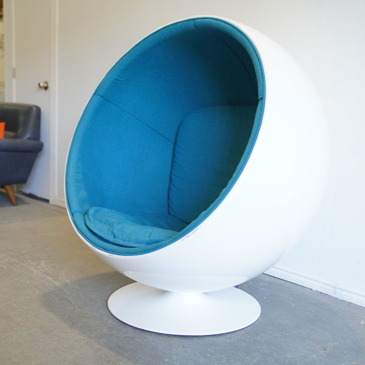 Eero Aarino Style Space Age Ball Chair
