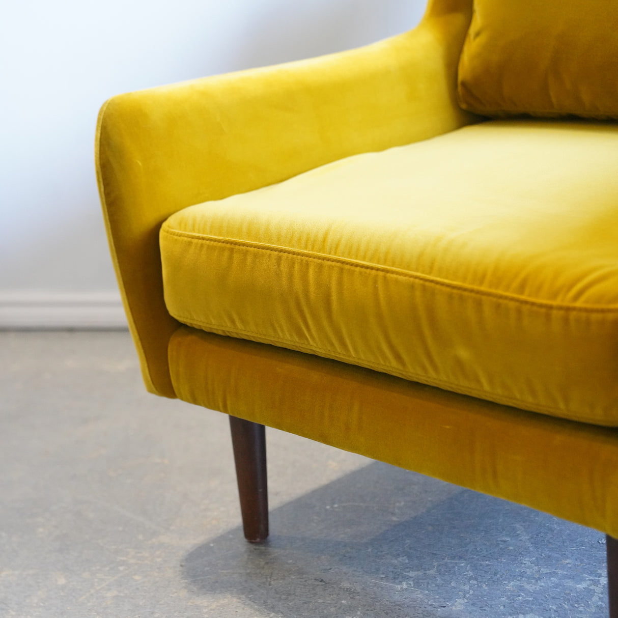 Article Matric Velvet Yarrow Gold Accent chair