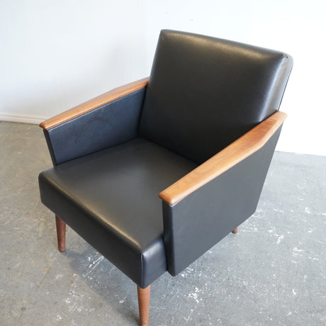 HD Buttercup Mid Century Modern Style Leather lounge chair