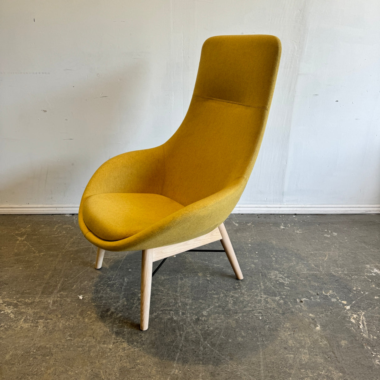 Keilhauer Ponder High back lounge chair