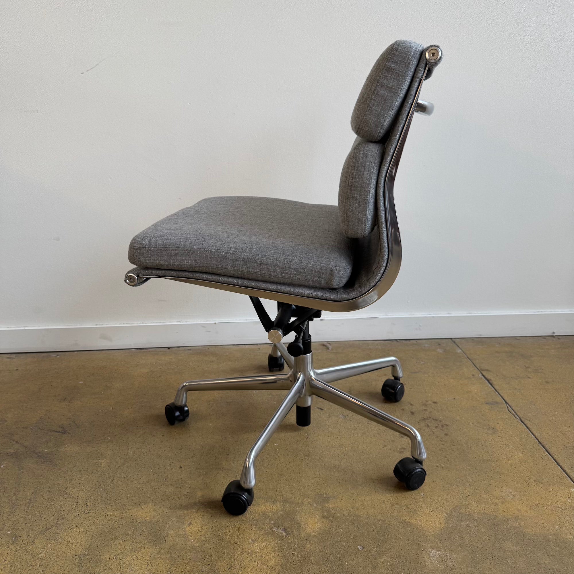 Herman Miller Eames Soft Pad Armless management office chair
