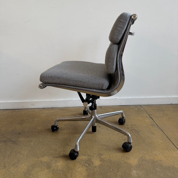 Herman Miller Eames Soft Pad Armless management office chair