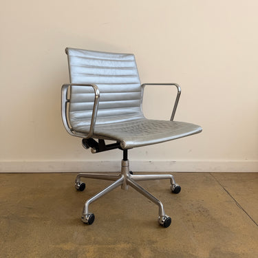 Herman Miller Eames Aluminum Group Management Chair
