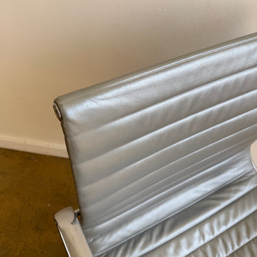 Herman Miller Eames Aluminum Group Management Chair