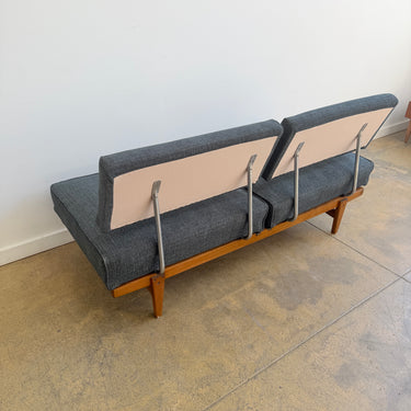 Vintage Magic Day Bed Sofa Model Stella (No. 5920) by Wilhelm Knoll