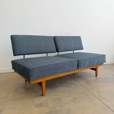 Vintage Magic Day Bed Sofa Model Stella (No. 5920) by Wilhelm Knoll