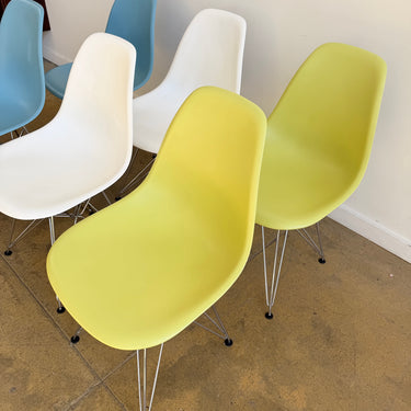 Authentic! Eames set of 6 Dining Chairs by Vitra