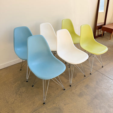 Authentic! Eames set of 6 Dining Chairs by Vitra