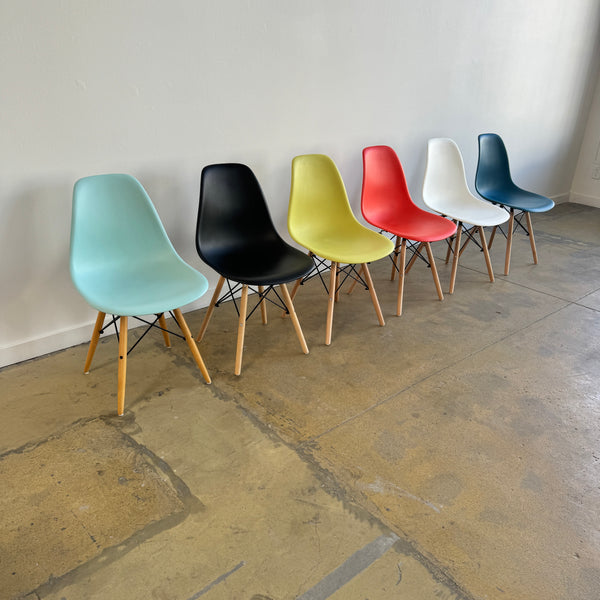 Authentic! Herman Miller Assorted of 6 different Eames chairs