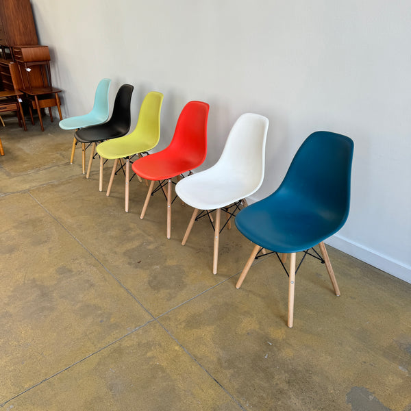 Authentic! Herman Miller Assorted of 6 different Eames chairs