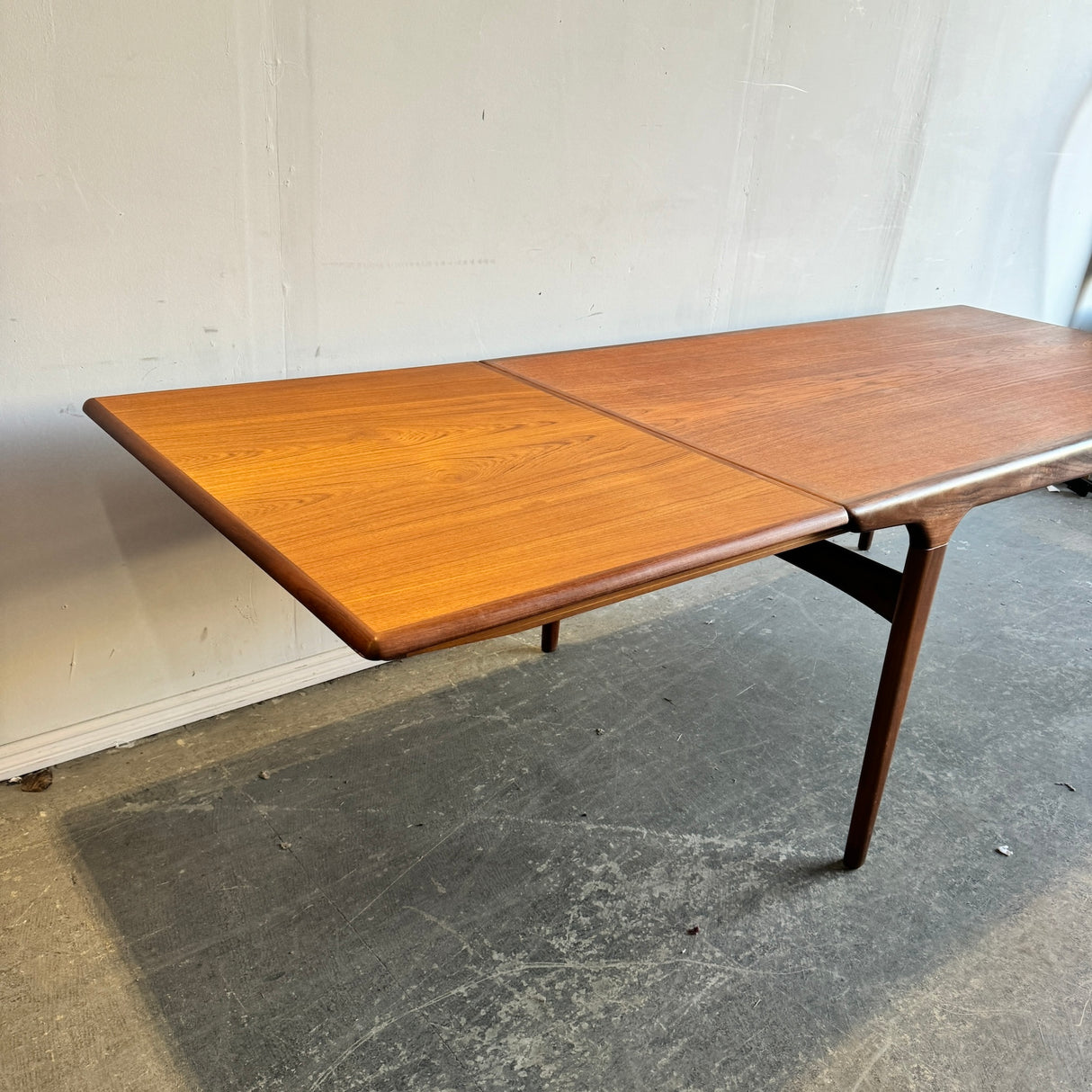 Danish Modern Expandable Dining Table by Johannes Andersen for Uldum Møbelfabrik