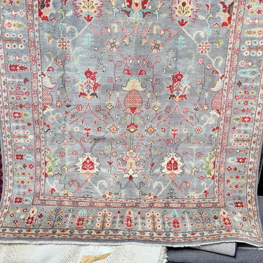 Hand-Knotted Wool Rug with Floral Vine Motif in Soft Gray