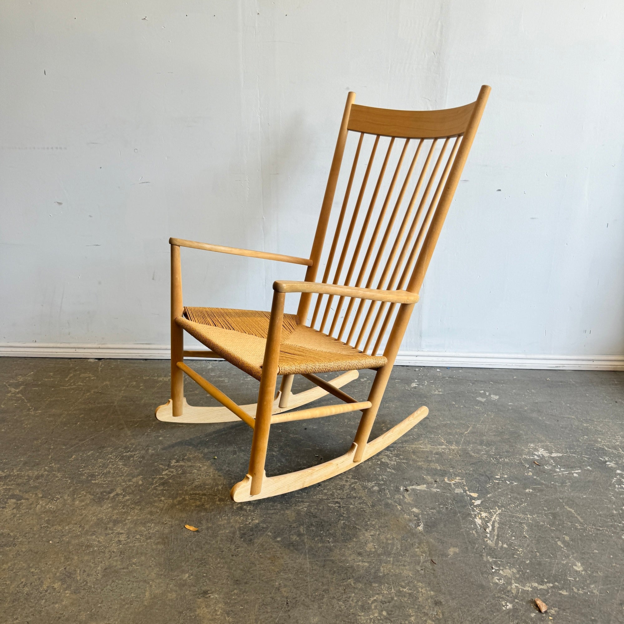 Authentic! Hans WEGNER J16 Rocking Chair by Fredericia