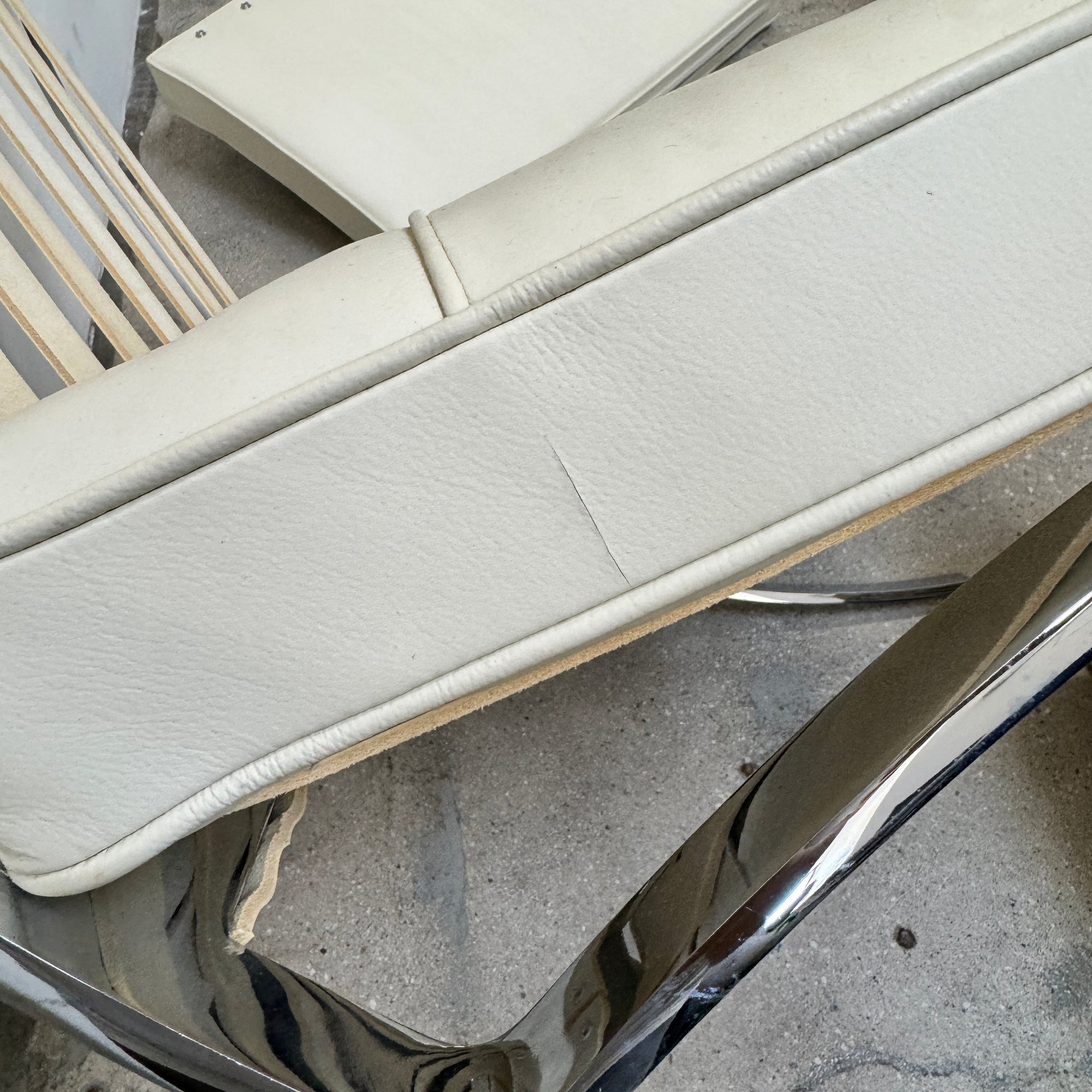 Authentic! Knoll Mies Van Der Rohe iconic Barcelona chair and Ottoman