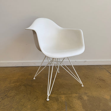 Herman Miller Eames Molded Plastic Armchair (All White)