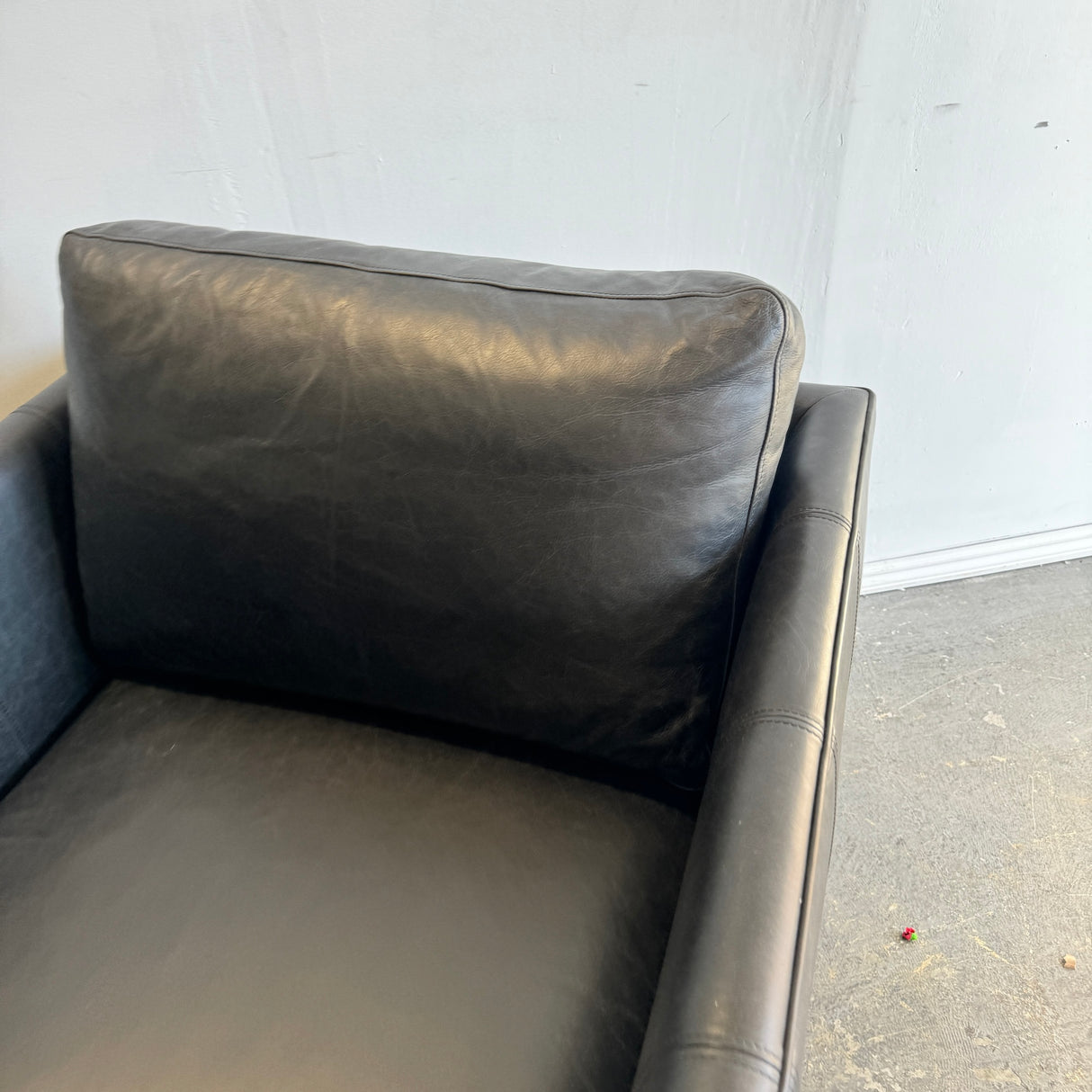 Article Burrard Leather lounge Chair