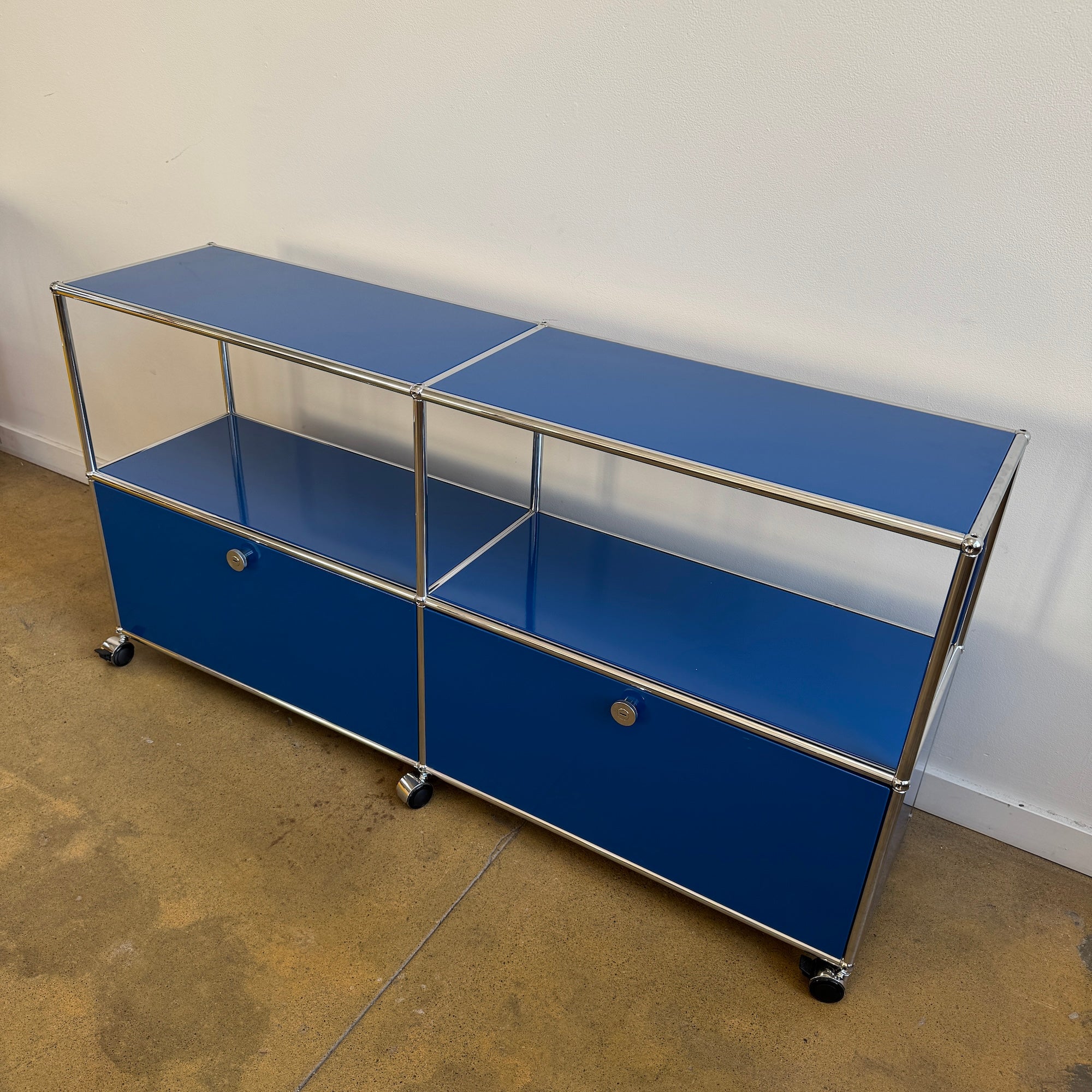 USM Haller 2X2 Media Console on wheel (Gentian Blue)
