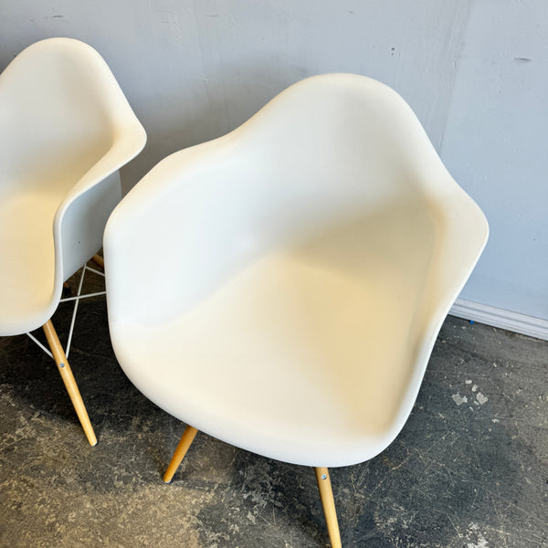 Herman Miller Set of 2 Eames Molded Plastic Armchair