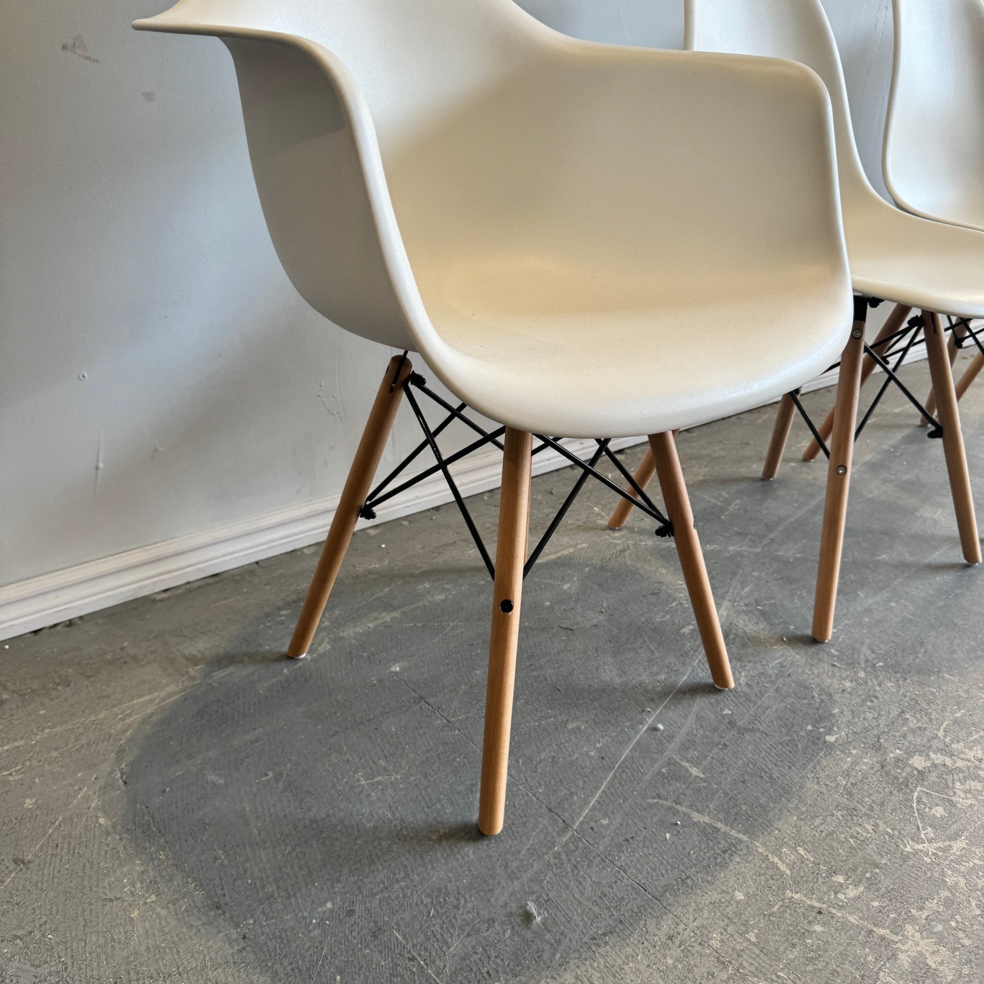 Authentic Herman Miller Set of 6 Eames Molded Plastic Side Chair