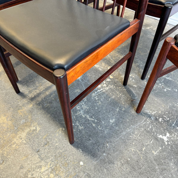 Danish Modern Set of Six Model 422 Dining Chairs in Rosewood by Arne Vodder For Sibast