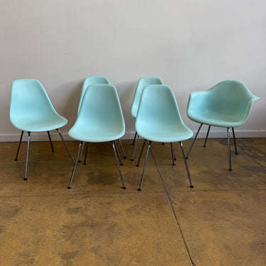 Authentic! Herman Miller set of 6 molded plastic chairs