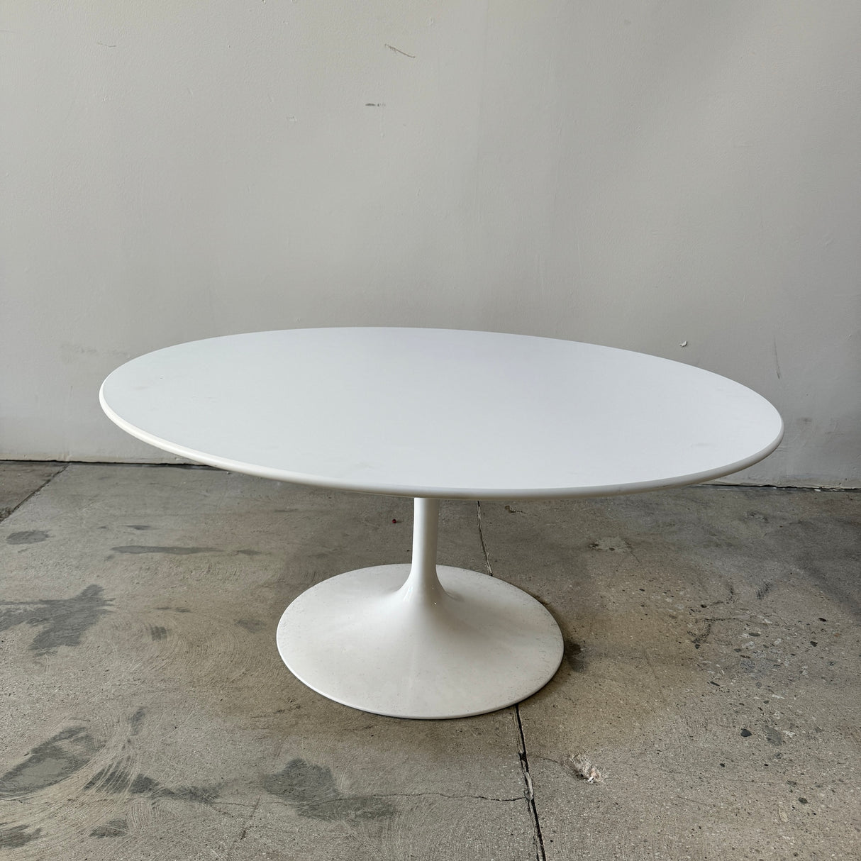 Authentic! Knoll Saarinen round 35" Coffee table