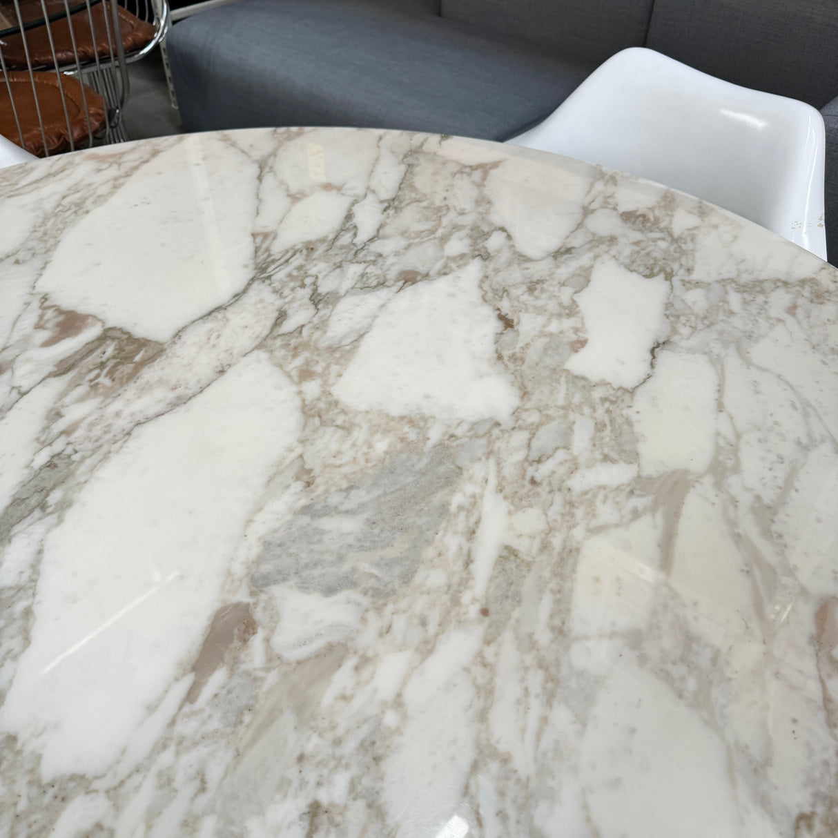 Authentic Knoll Saarinen 'Calacatta marble 54 Table