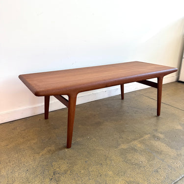 Danish Modern Niels Møller Model 40 Coffee Table by J.L. Møllers Møbelfabrik (Refinished)