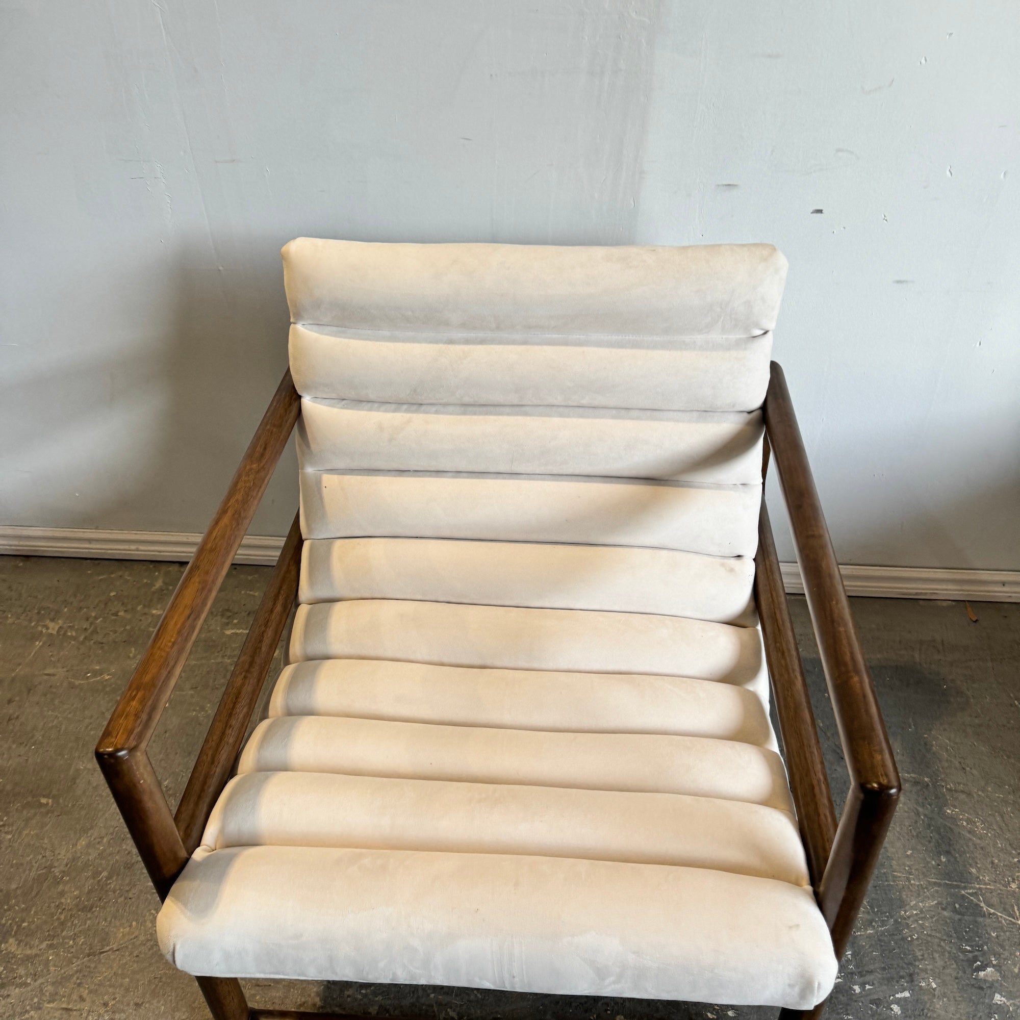 Four Hand Kensington Fitz lounge Chair