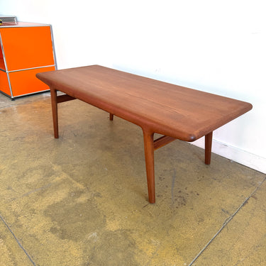 Danish Modern Niels Møller Model 40 Coffee Table by J.L. Møllers Møbelfabrik (Refinished)