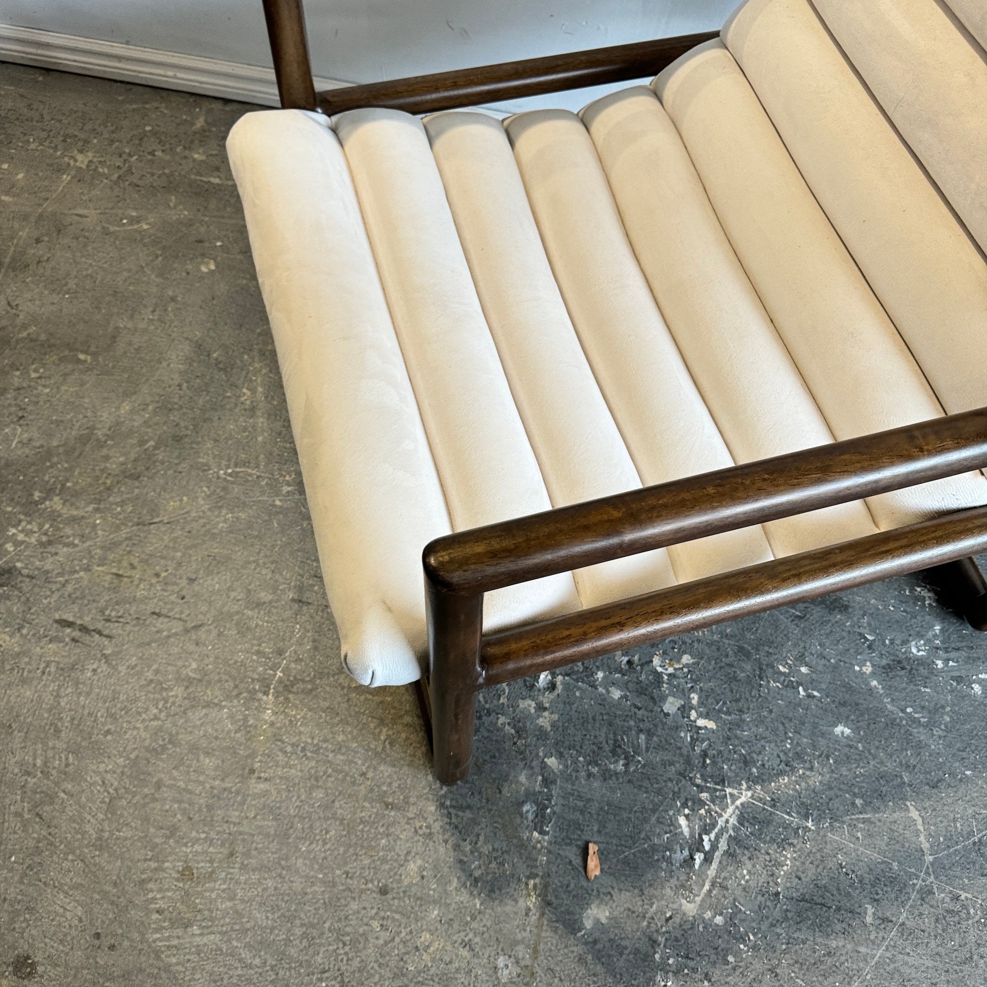 Four Hand Kensington Fitz lounge Chair