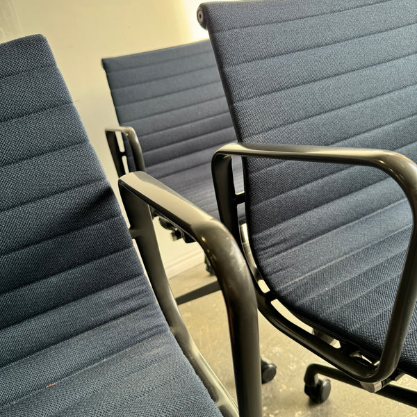 Authentic! Herman Miller Eames Leather Aluminum Group Chair
