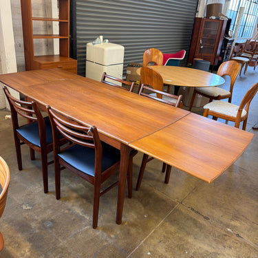 Danish Modern Teak Expandable Dining Table from Skovby Møbelfabrik