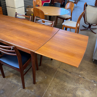 Danish Modern Teak Expandable Dining Table from Skovby Møbelfabrik