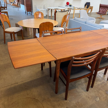 Danish Modern Teak Expandable Dining Table from Skovby Møbelfabrik