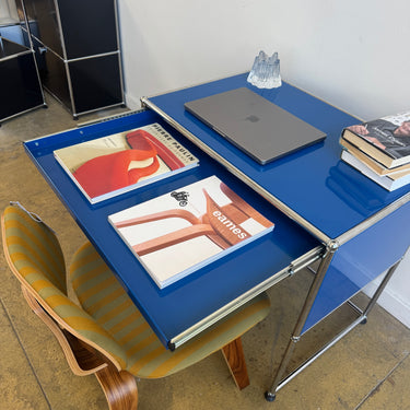USM Haller Compact Desk with Pullout Tray - Gentian Blue