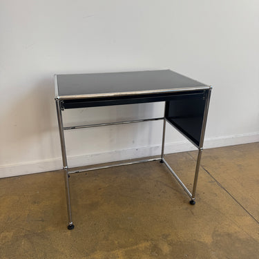 USM Haller Compact Desk with Pullout Tray - Pure Black