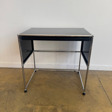 USM Haller Compact Desk with Pullout Tray - Pure Black