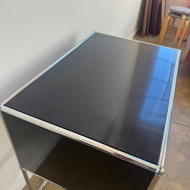 USM Haller Compact Desk with Pullout Tray - Pure Black