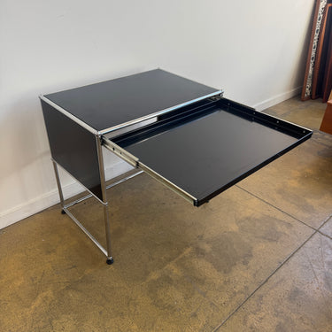 USM Haller Compact Desk with Pullout Tray - Pure Black
