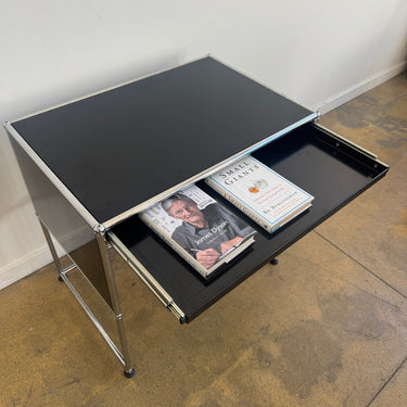 USM Haller Compact Desk with Pullout Tray - Pure Black