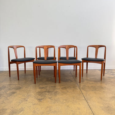 Danish Modern Johannès Andersen Set of 6 "Juliane" Teak Chairs