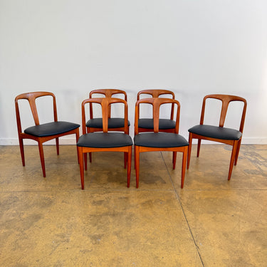 Danish Modern Johannès Andersen Set of 6 "Juliane" Teak Chairs
