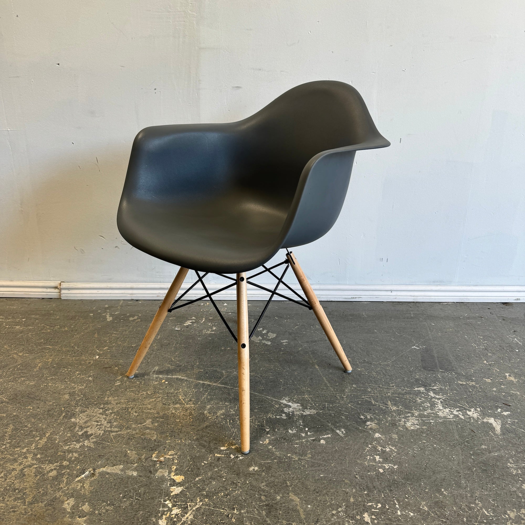 Authentic! Herman Miller Eames Armchair
